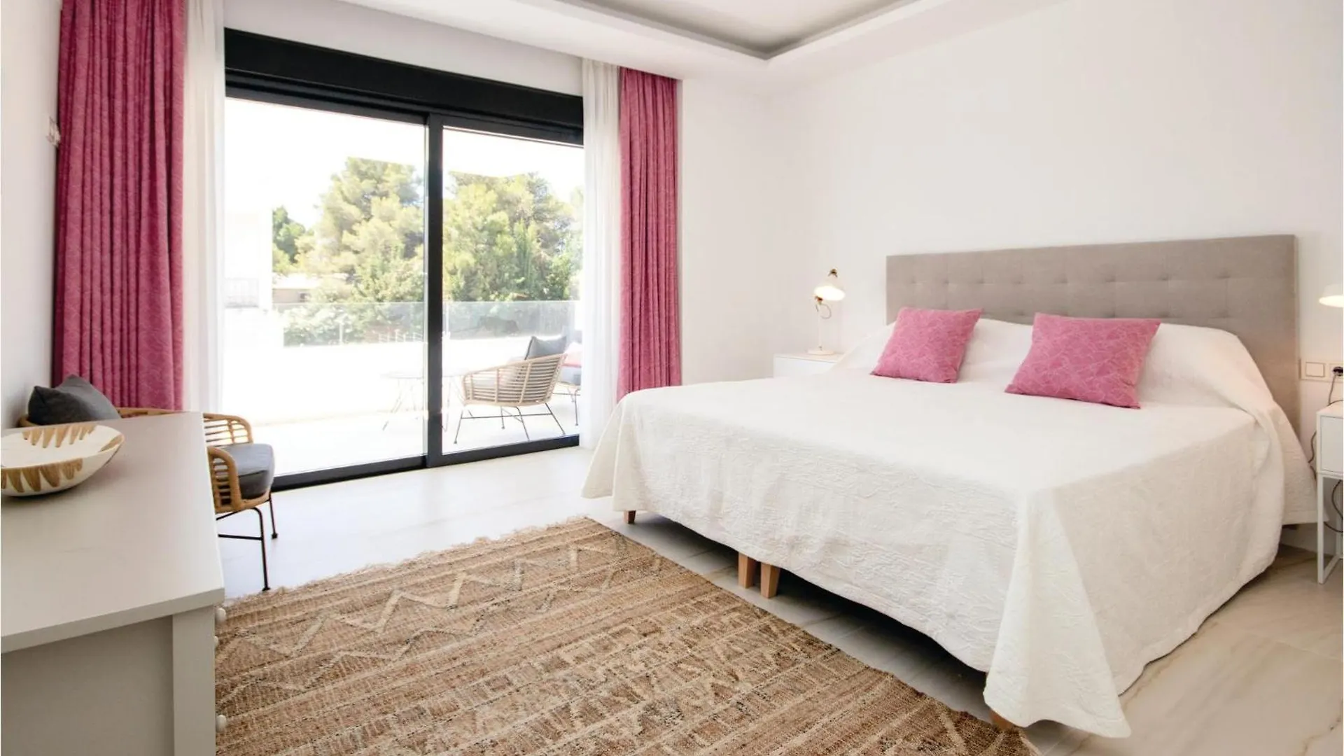 Nice Home In Nueva Andalucia With Wifi Marbella