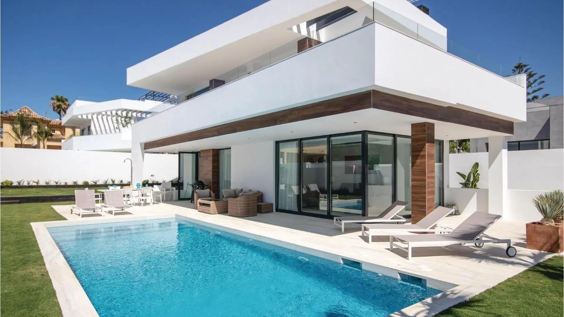 Nice Home In Nueva Andalucia With Wifi Marbella